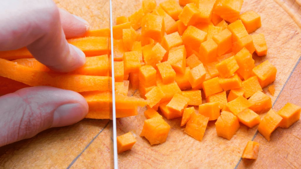 How to dice carrots