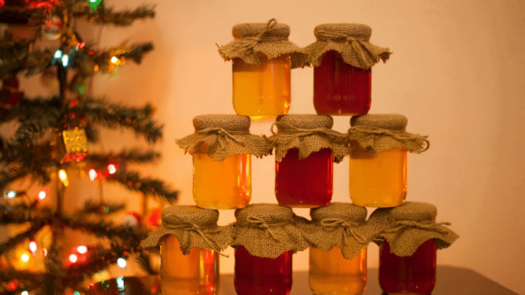 Mini Honey Jars are very popular as party and wedding gifts