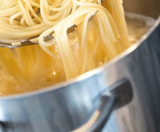 How to Drain Pasta Without a Strainer – 6 Best Ways