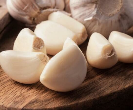 Why is Garlic Sticky – 6 Methods to Prevent It!