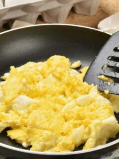 How To Scramble Eggs Without Using Oil