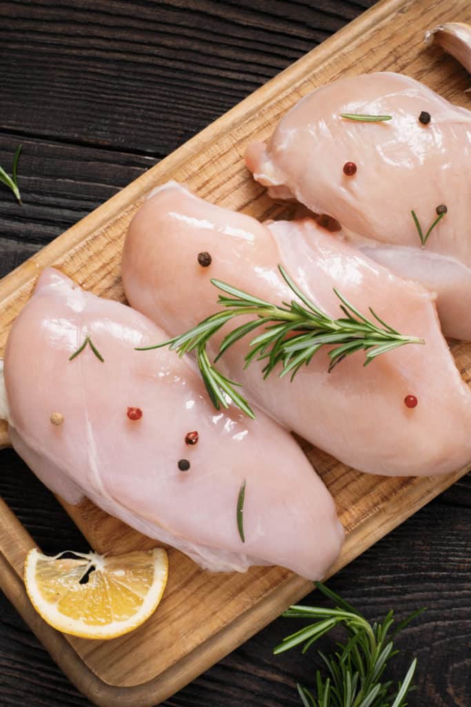 Any liquid coming out of chicken that is not pink or red is a sign that the chicken is unsafe to eat and should be discarded