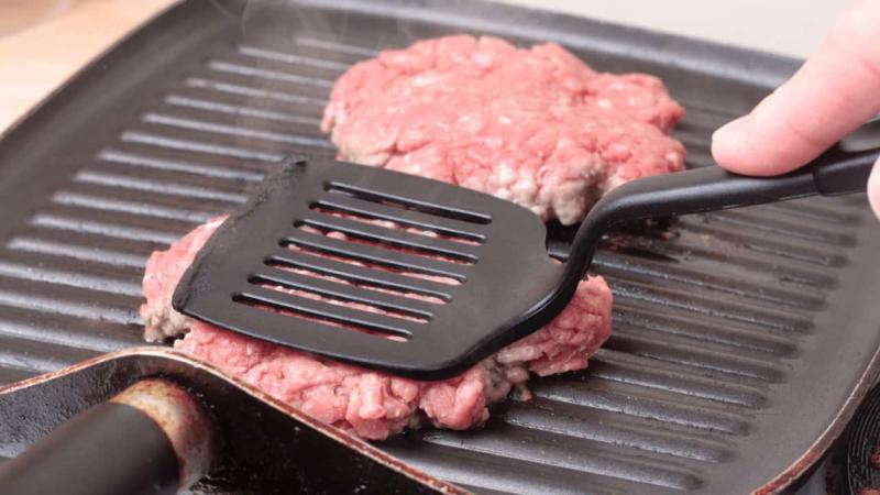 how-do-you-fully-cook-a-burger-in-a-frying-pan-without-burning-it-on