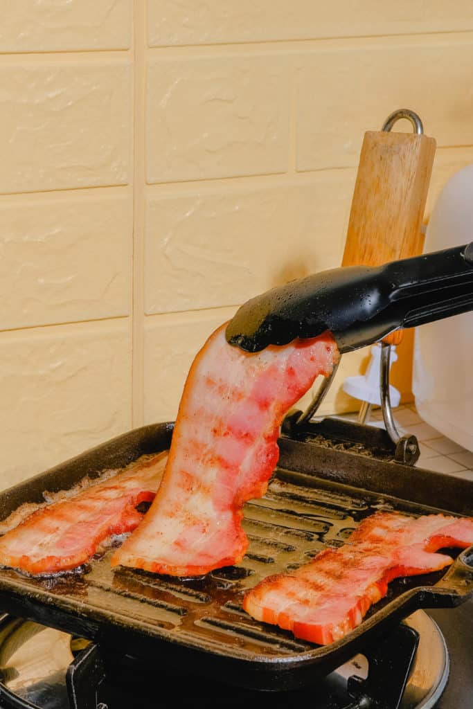 When Should I Use Oil to Cook My Bacon?