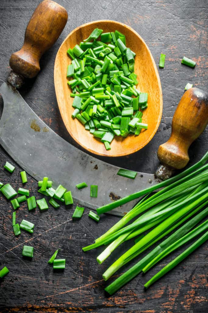 One Bunch of Green Onions Contains 6-8 bulbs and is a Cost-effective Option for Flavor and Garnishes