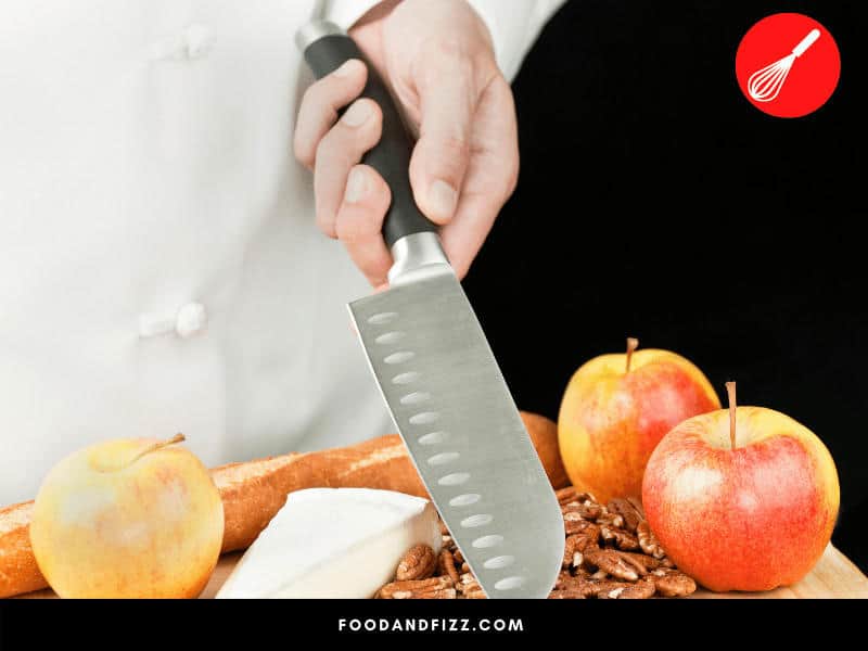 Carry the knife in your dominant hand to make sure you won't easily lose your grip.
