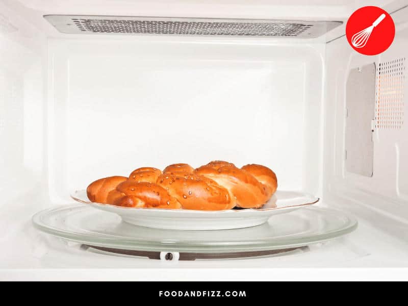 There Are Better Dishes To Use Than Aluminum Foil in the Microwave to Ensure Even Cooking and Heating of Food.