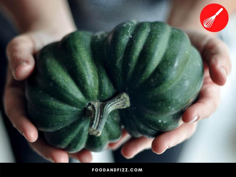 Using the second knuckle of your middle finger, knock on the acorn squash. If the sound is hollow, the squash is good to eat.
