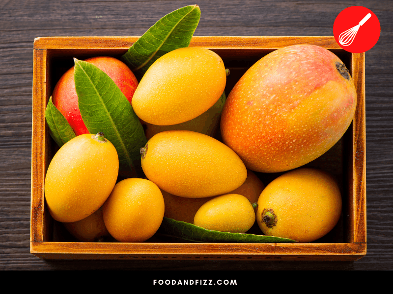Mangoes, like other sweet fruits, undergo a process of fermentation as they get riper. Fizzing happens when this process of fermentation produces more and more carbon dioxide and bacterial gas by-products that get released into the air.