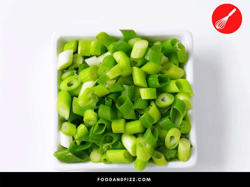 Green onions reduces the risk for cancer, lowers blood sugar, promotes good vision, prevents colds and aids with digestion.