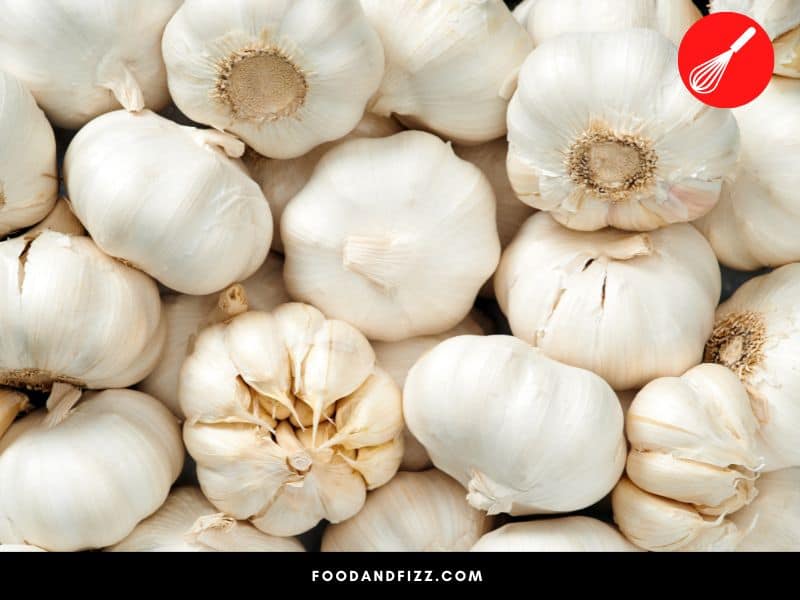 A pound of garlic typically contains 8-12 heads of garlic.