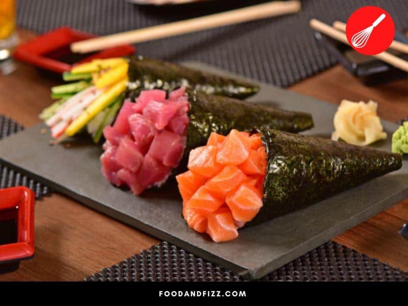 Temaki, known as hand rolls, are ice cream cone-shaped cookies that are best eaten by hand.