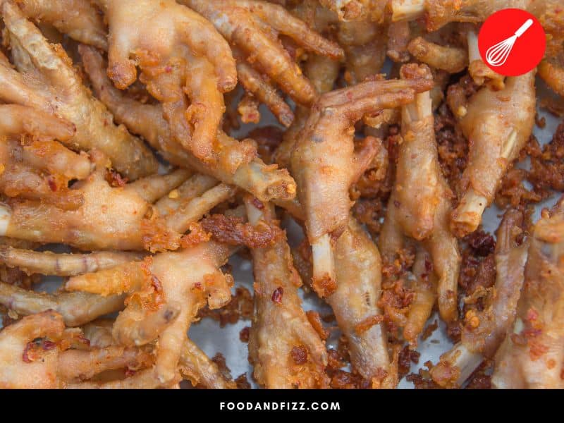 Fried chicken feet are crunchy and juicy.