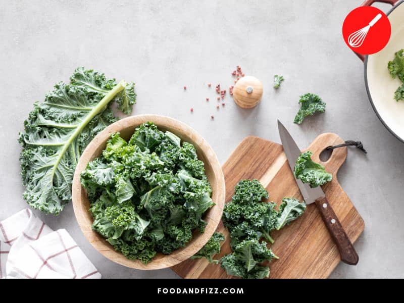 The weight of a kale leaf will depend on the size of the leaf, whether it is fresh or dry, and whether it is whole or chopped.