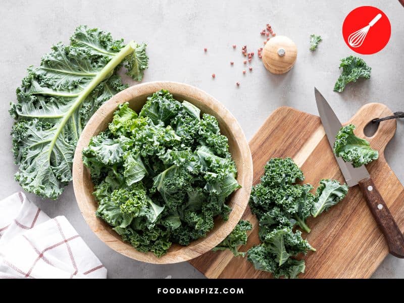 Kale weight is influenced by leaf size, whether it is raw or cooked, dry or fresh or whether it is whole or chopped.