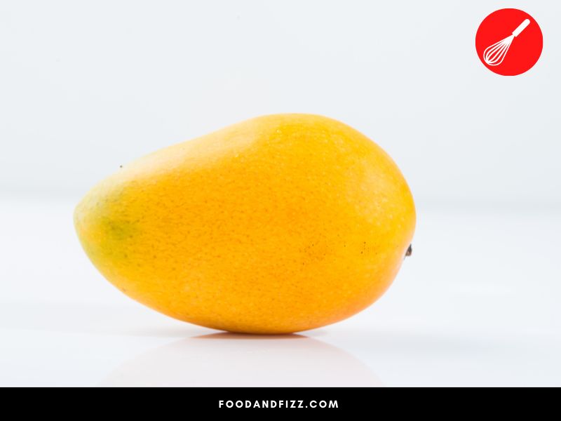 Subjecting mangoes to too cold or too hot temperatures may cause internal damage to the mangoes and lead to discoloration.