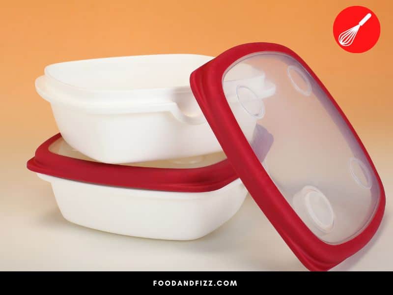 Using airtight containers to store your cooked chicken in fridge allows them to retain best quality and taste for a few days.
