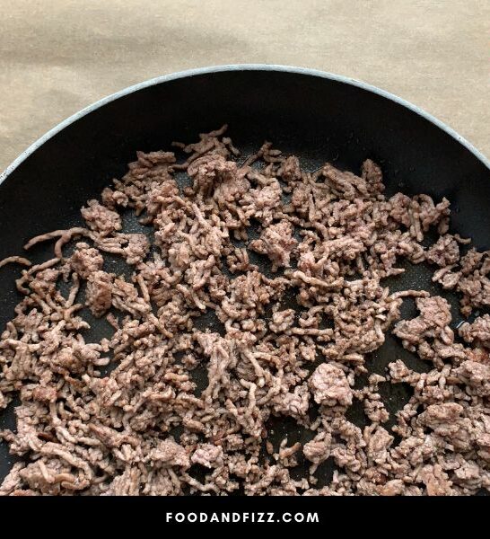 White Stuff on Ground Beef After Cooking - What is It? Safe to Eat?
