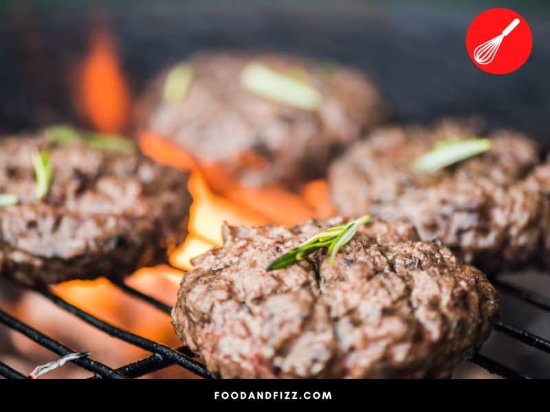 A lean to fat ratio of 80-20 ensures a moist and flavorful smoked burger.